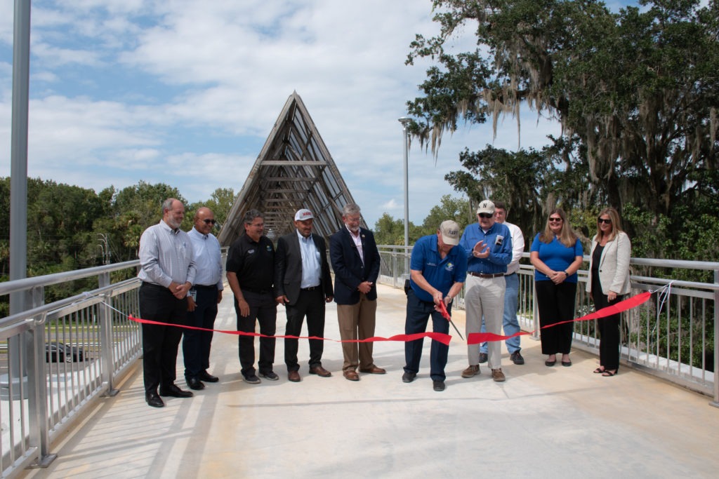 Cutting of the ribbon on the pedestrian bridge